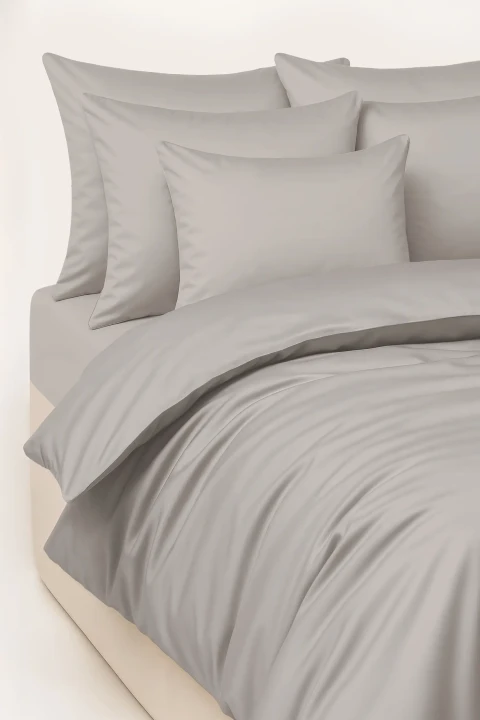 Posciel-satynowa-taupe-1.webp
